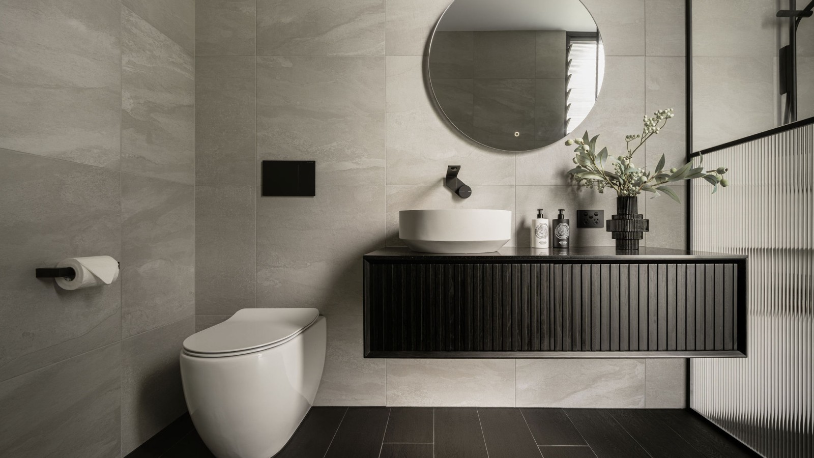 Blackwood Bathroom (© Alyne Media) Blackwood Bathroom (© Alyne Media)