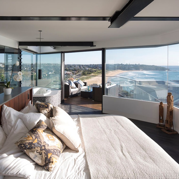 Master Bedroom with a view (© Adam Powell) Master Bedroom with a view (© Adam Powell)