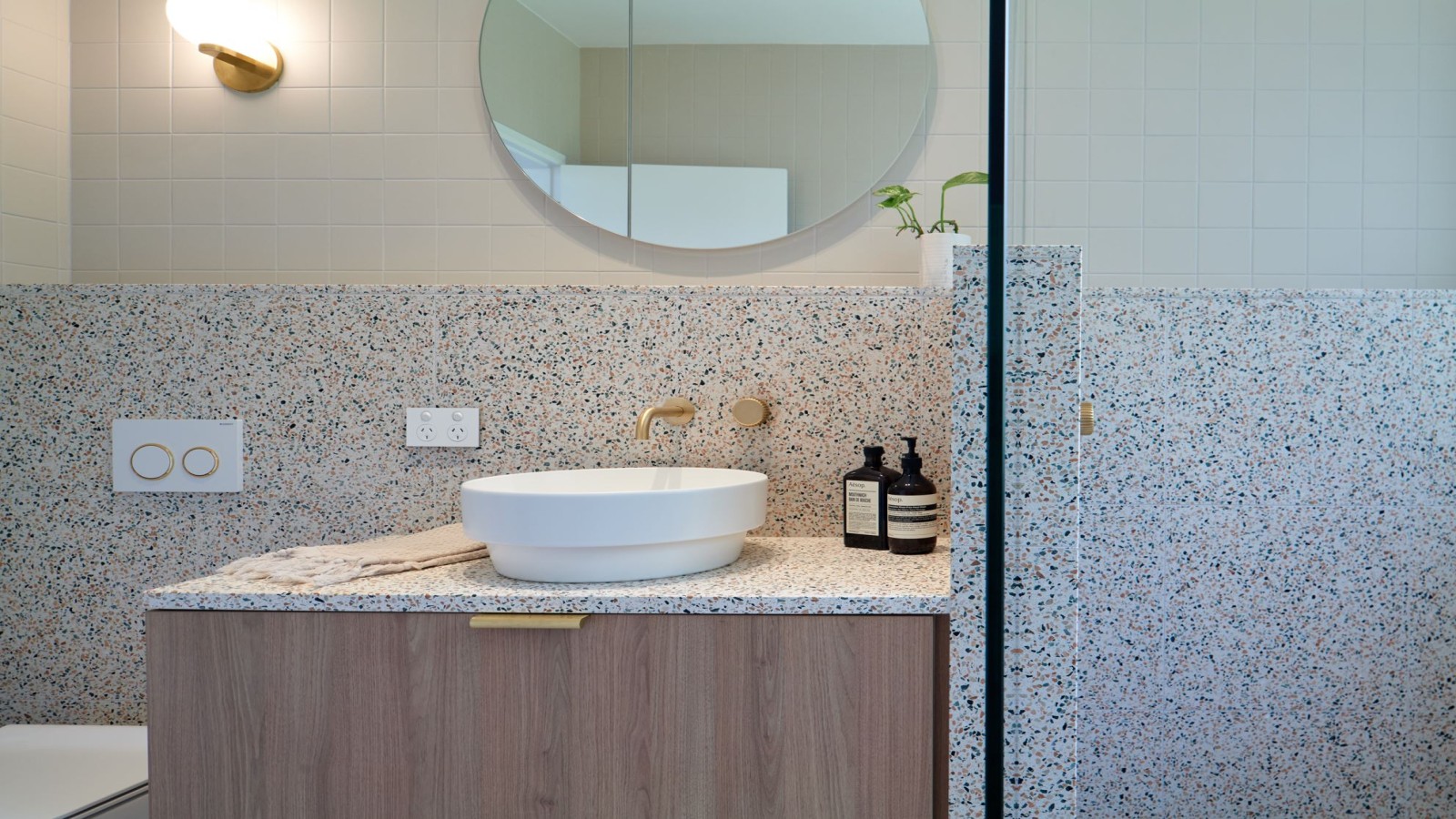 Mosman Bathroom (© Adam Powell) Mosman Bathroom (© Adam Powell)
