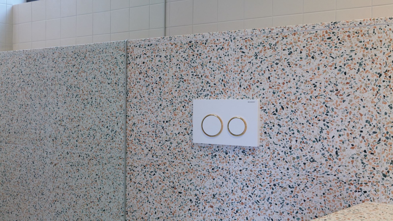 Mosman Flush Button (© Adam Powell) Mosman Flush Button (© Adam Powell)