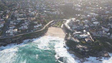 Tamarama Home, Sydney (© Michael Curwood)