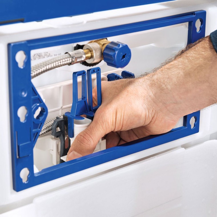 Geberit Type 212 flush valve: The valves are easy to install and remove thanks to their compact dimensions. Geberit Type 212 flush valve: The valves are easy to install and remove thanks to their compact dimensions.